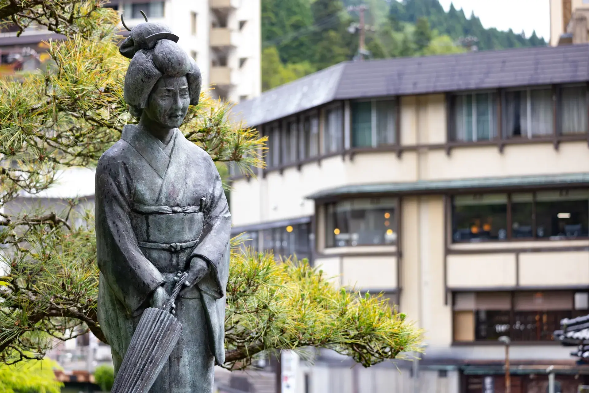 04 Spalady專欄 湯村溫泉散記 夢千代銅像 Photoac 2026 Cropped