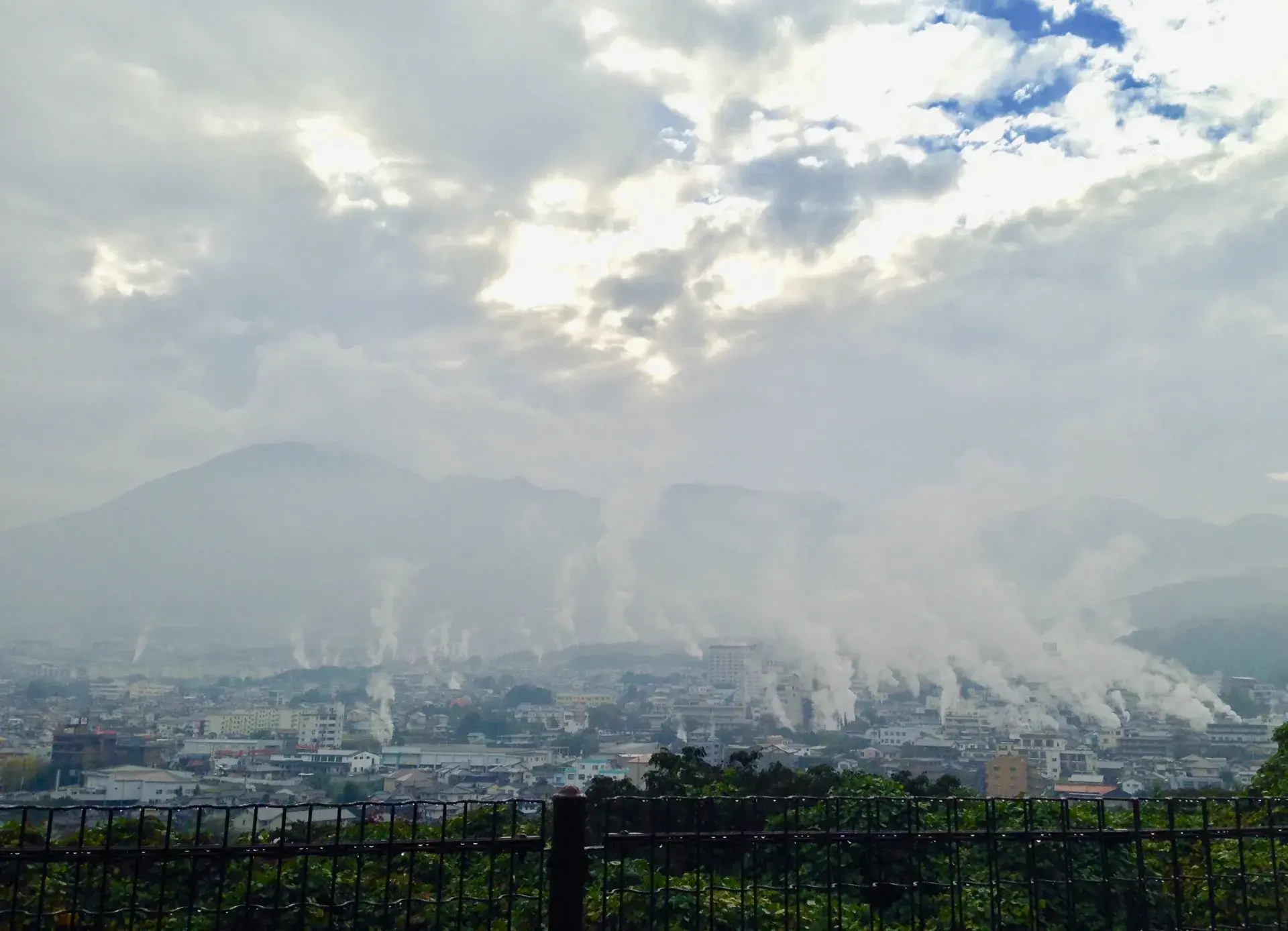 01 煙霧繚繞的別府市區 Photoac