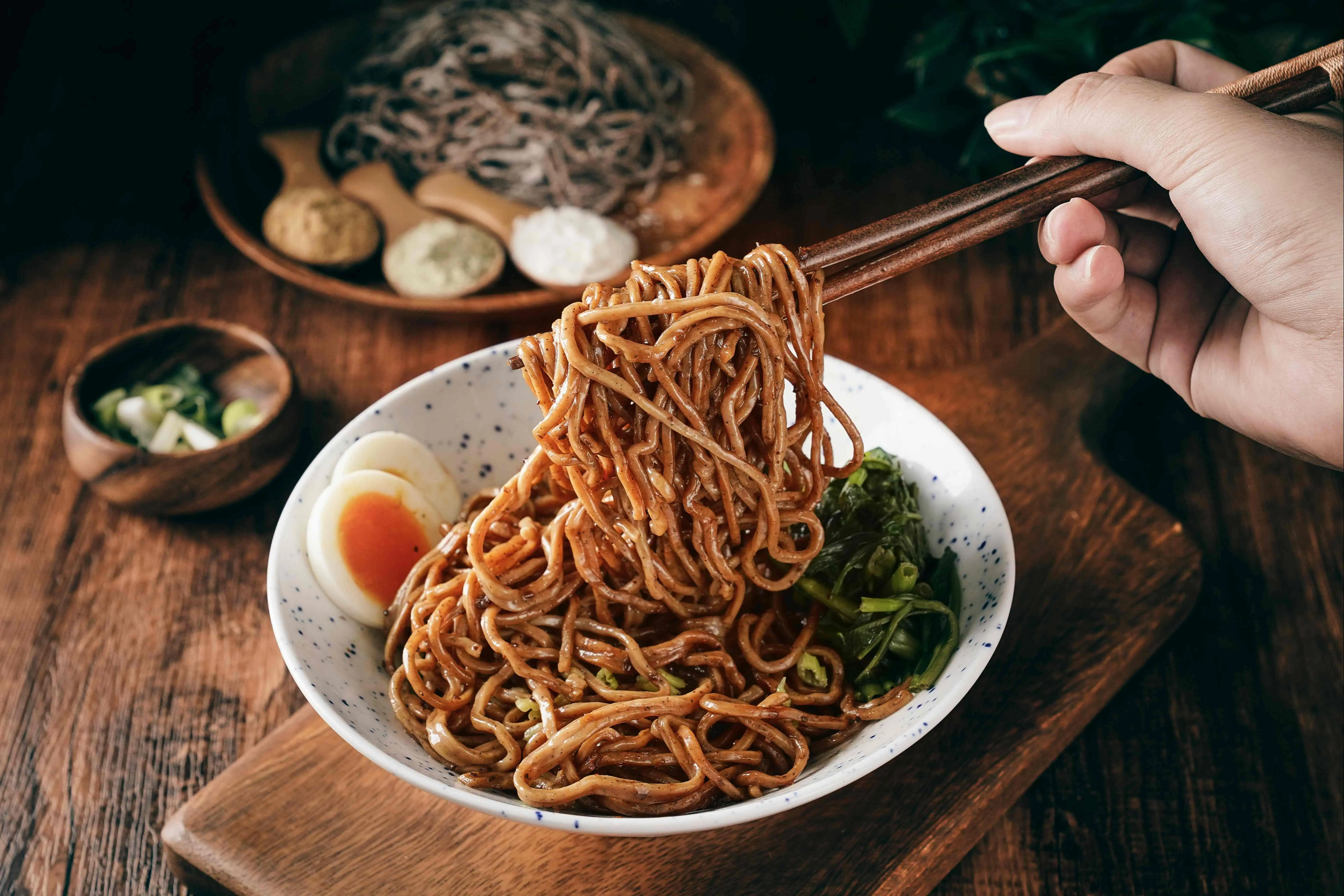 圖說：日日好食獨家蛋白麵「好控麵」具特殊營養配方設計，並高度還原傳統麵食口感，提供飲控族群更多元的日常主食選擇。（資料來源：日日好食）